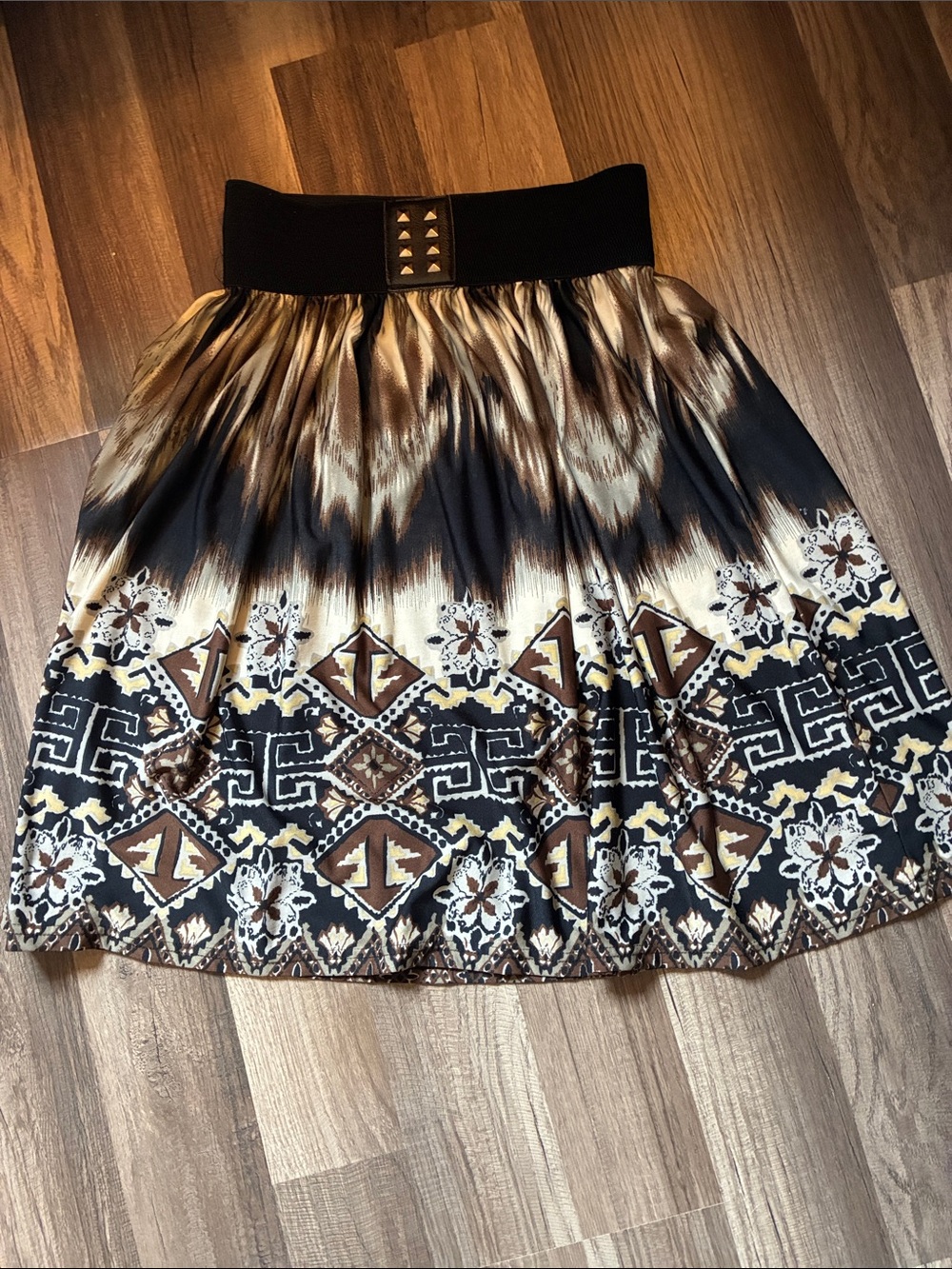 Jon & Anna Brown, Black & Cream Patterned Circle Skirt- Size Medium